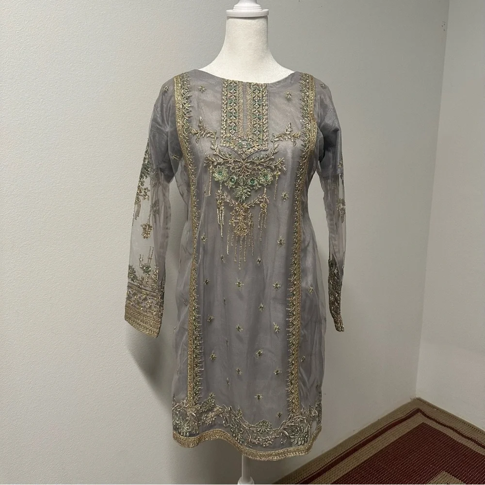 Elegant Grey Embroidered 3-Piece Gharara Set | Formal / Nikkah Outfit - Picture 2 of 10